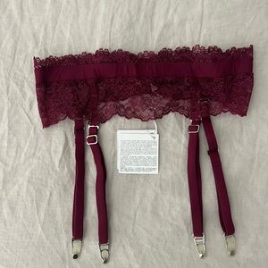 La Perla Lace Garter - Maroon red, size Medium, NWT
